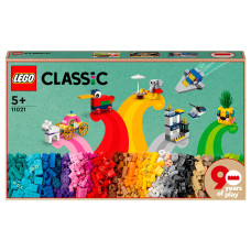 Конструктор LEGO Classic 90 років гри з 15 іграшками для дітей (11021)